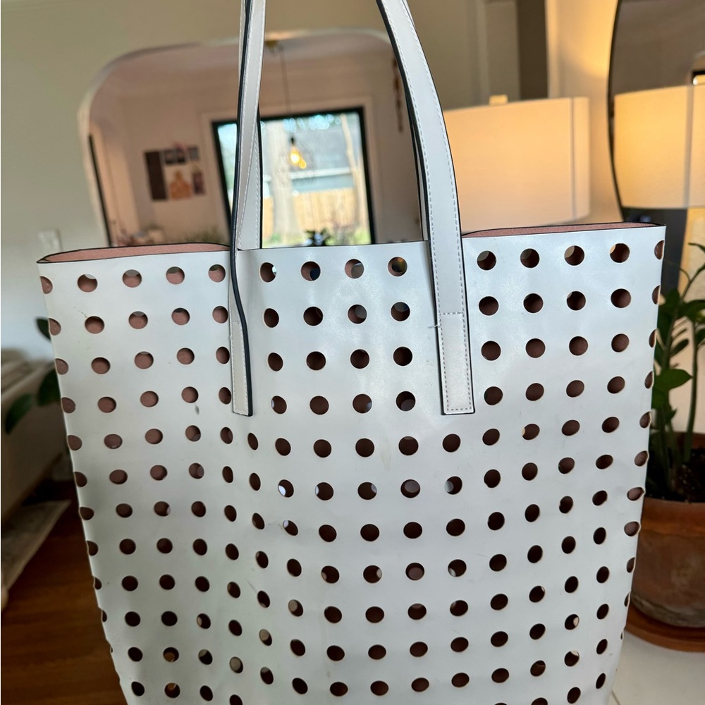 Light weight beach bag.